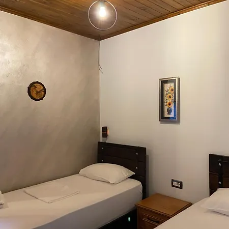 The First 酒店 Gjirokastër