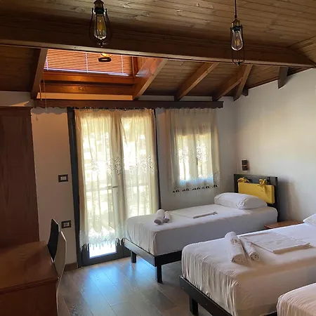 فندق ذا فيرست Gjirokastër