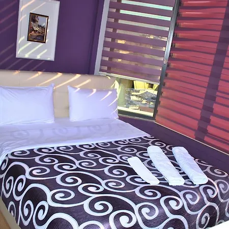 Otel The First 3*