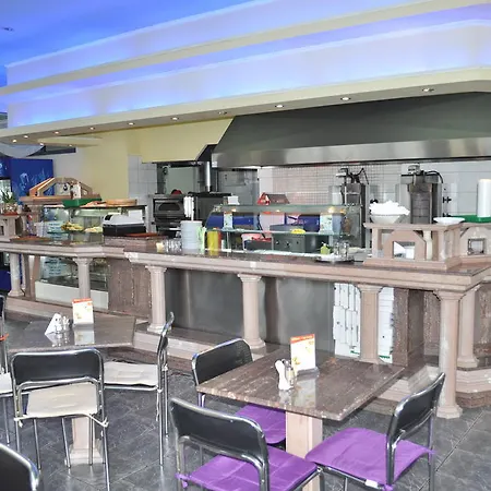 ذا فيرست فندق