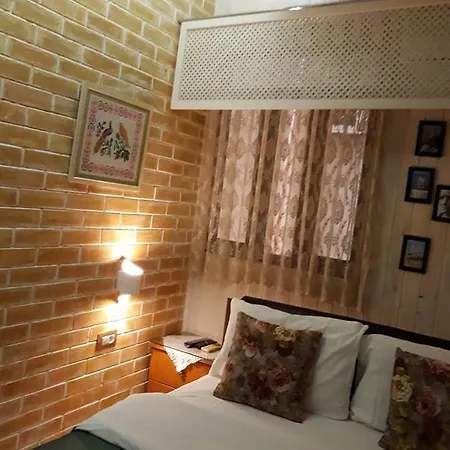 ذا فيرست Gjirokastër