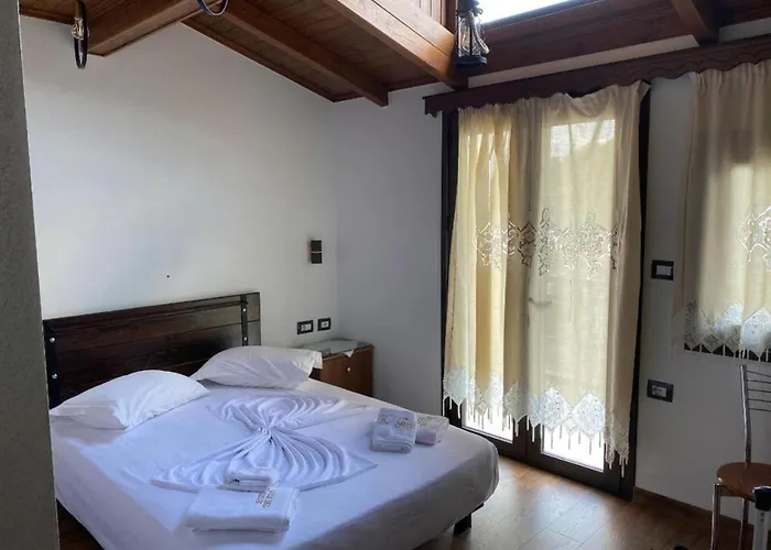 호텔 The First Gjirokastër