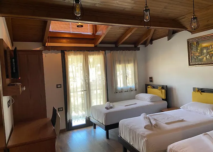 호텔 The First Gjirokastër