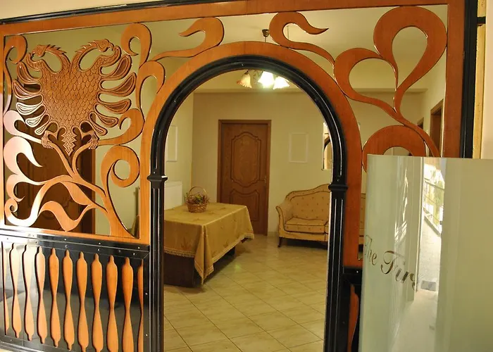 The First 호텔 Gjirokastër