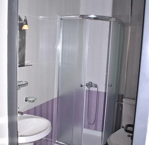 The First Ξενοδοχείο