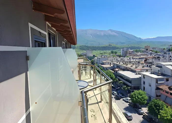 The First מלון Gjirokastër